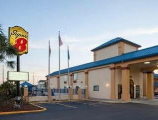 Super 8 By Wyndham Hotel 2*